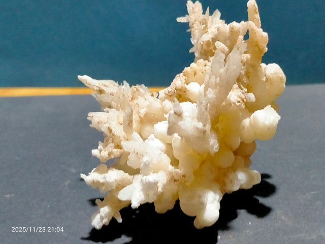 Splendido esemplare di Aragonite coralloide di Macael, Almeria