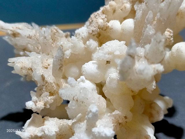 Splendido esemplare di Aragonite coralloide di Macael, Almeria