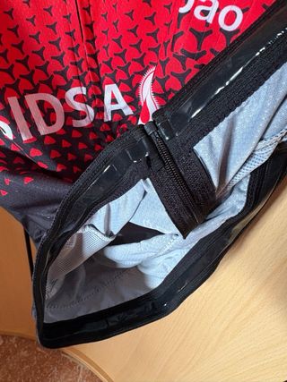 Culotte y maillot ciclismo negro con tirantes