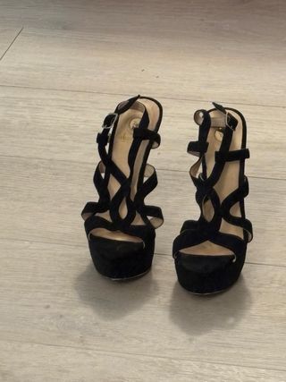 Tacones negros plataforma, marca local