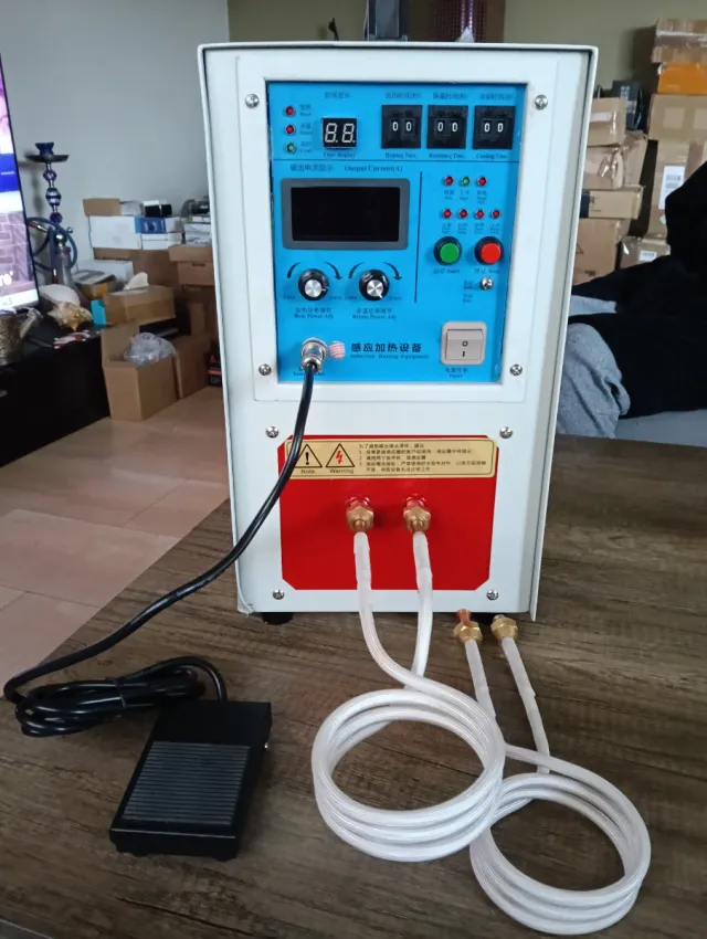 Horno fundición metal soldadura alta frecuencia.