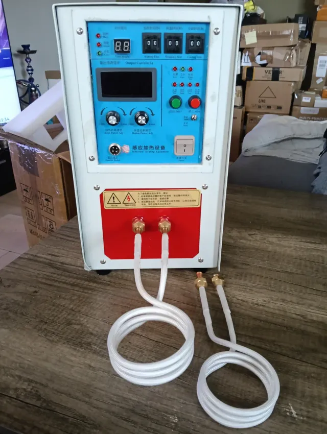 Horno fundición metal soldadura alta frecuencia.