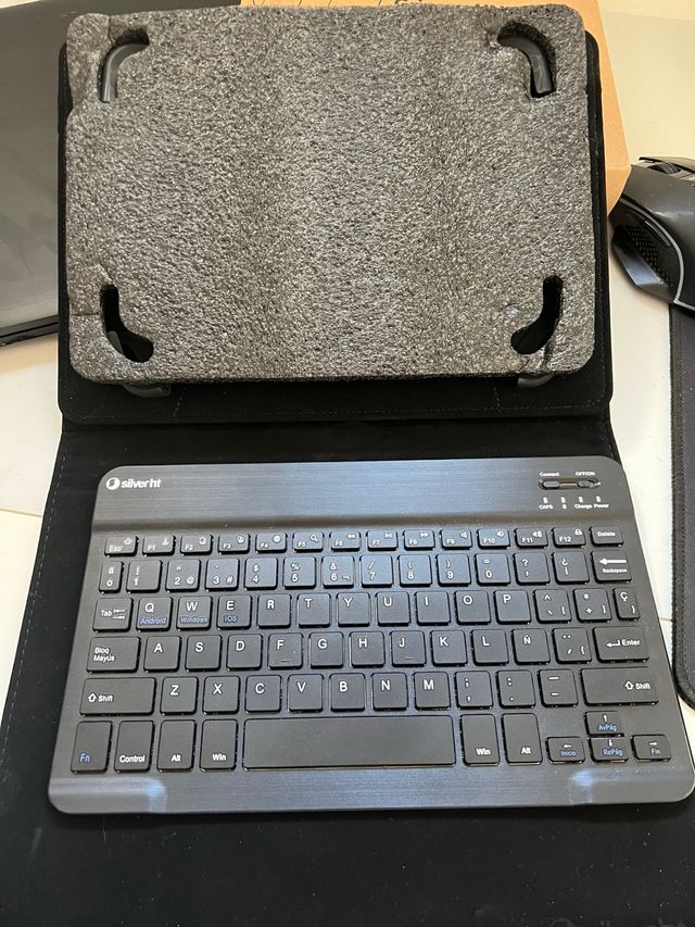 Funda Tablet con Teclado SilverHT