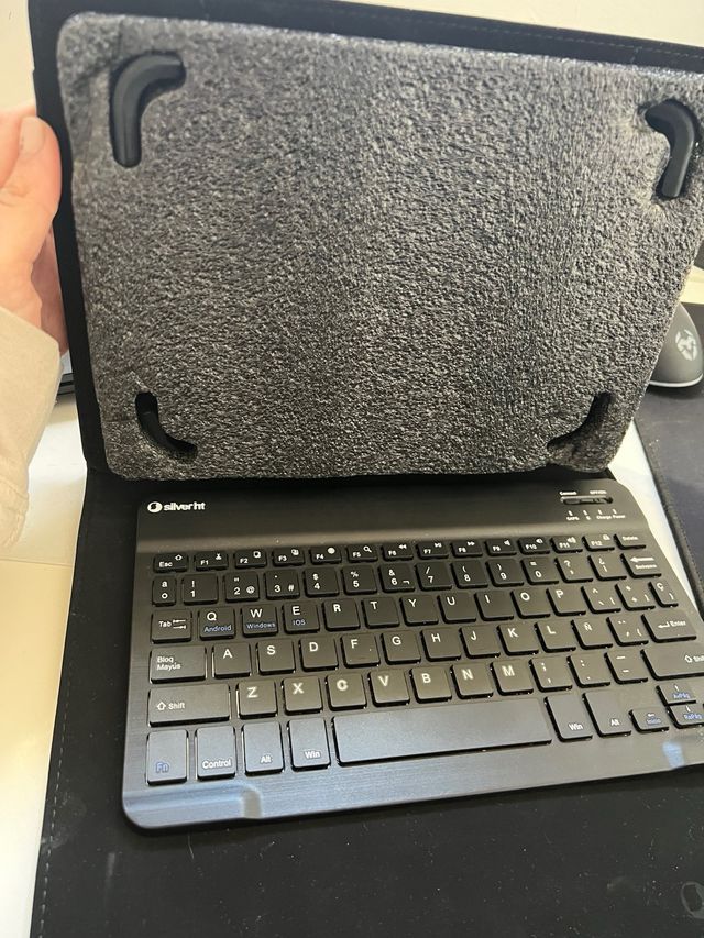 Funda Tablet con Teclado SilverHT