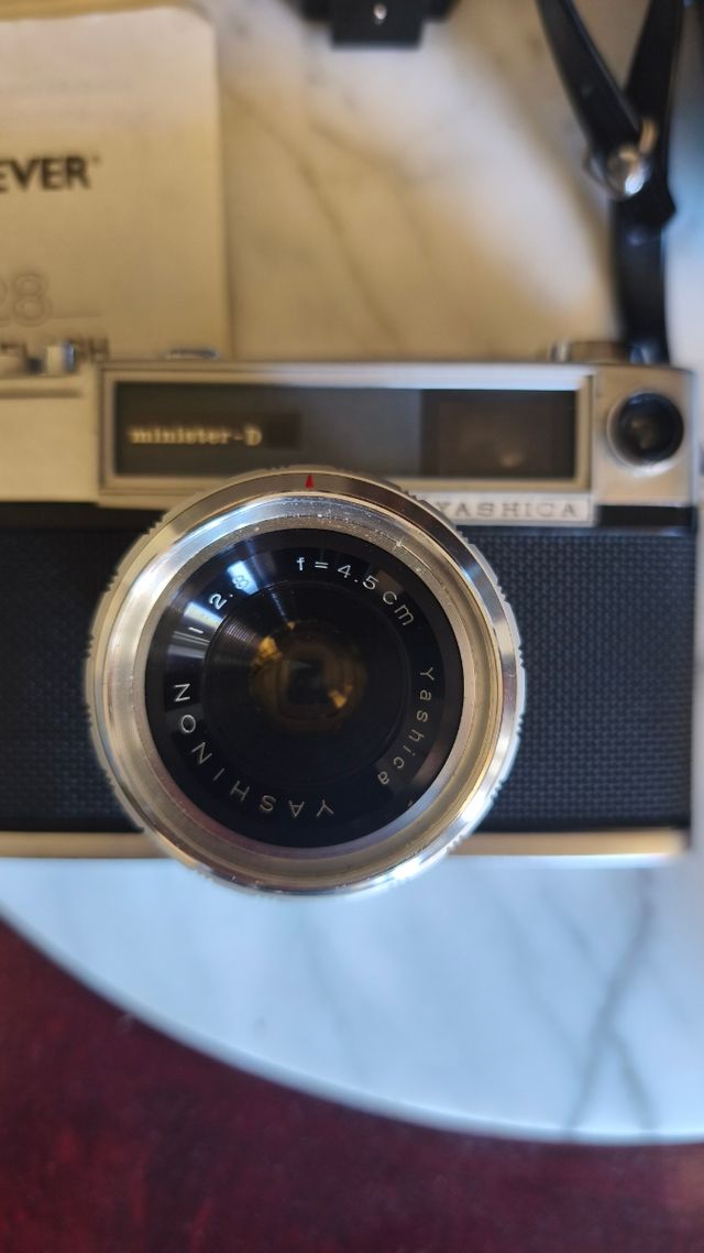 Cámara Yashica Minister-D con accesorios