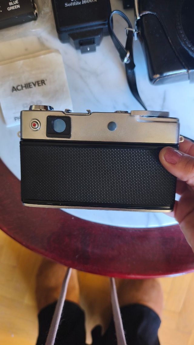 Cámara Yashica Minister-D con accesorios