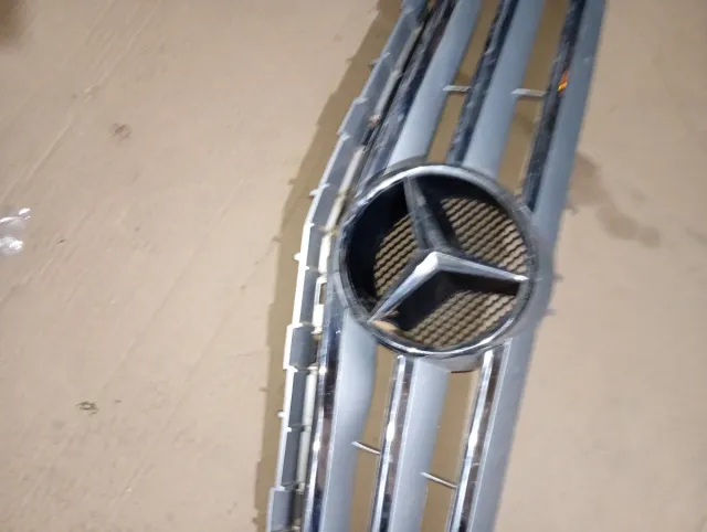 Rejilla frontal Mercedes clase A