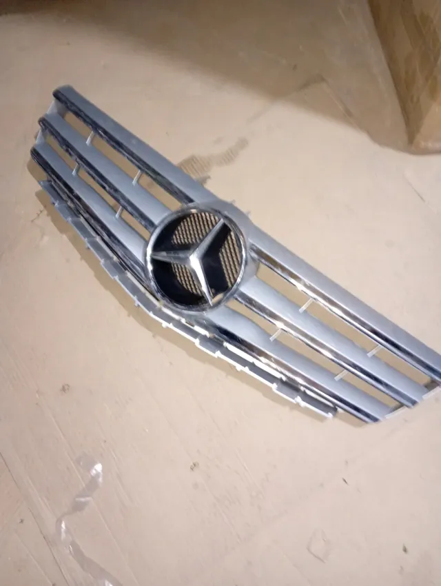 Rejilla frontal Mercedes clase A