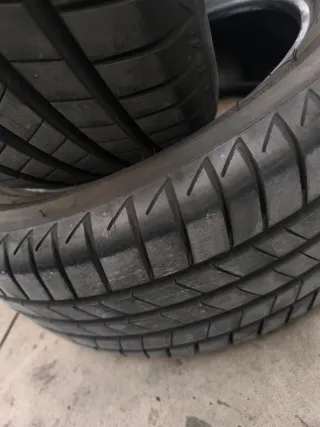 Neumáticos de coche muy buen estado las dos por 50