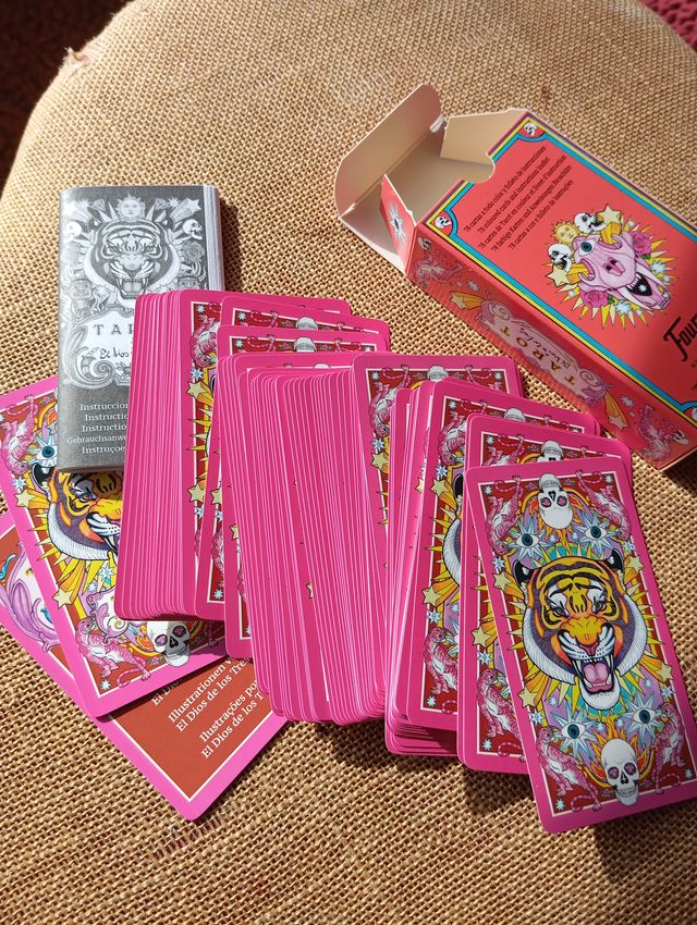 Tarot de El dios de los tres. Sin usar