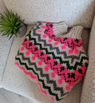 Jersey lana beige greca rosa cuello subido