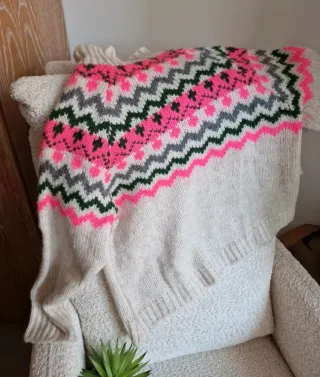 Jersey lana beige greca rosa cuello subido