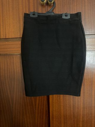 Conjunto falda negra  y camisa blanca