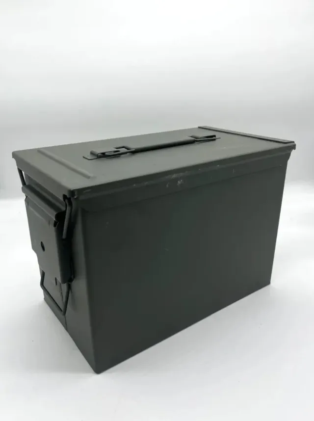 1 Caja munición ejército (vacia) estanca.