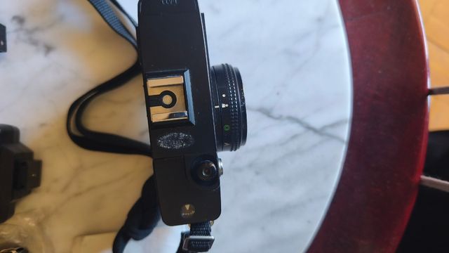 Cámara Ricoh A-2 con flashes y accesorios