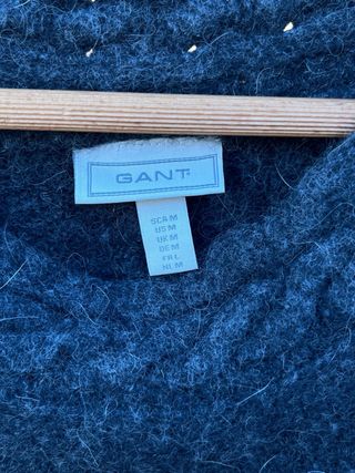 Jersey gris de punto con cuello alto