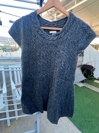 Jersey gris de punto con cuello alto