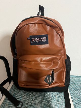 Mochila estilo Jansport Marrón y Negra
