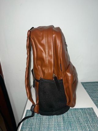 Mochila estilo Jansport Marrón y Negra