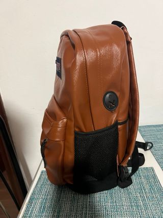 Mochila estilo Jansport Marrón y Negra