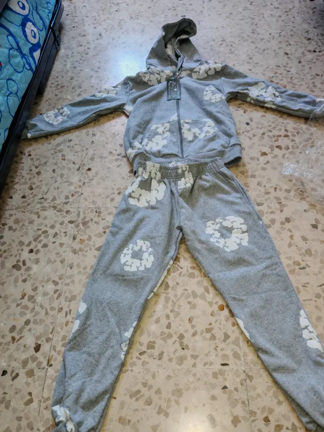 Chándal niño gris estampado nubes T8