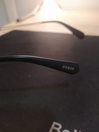 Gafas de sol Guess negras y grises
