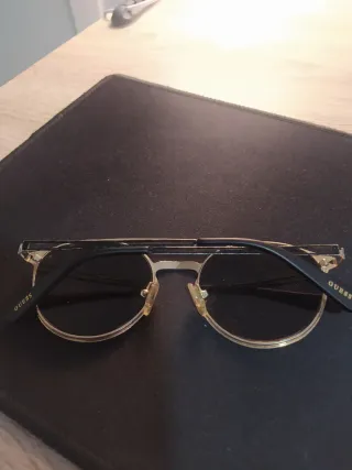 Gafas de sol Guess negras y grises