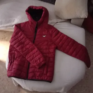 Anorak niño Hollister rojo, talla 13-14