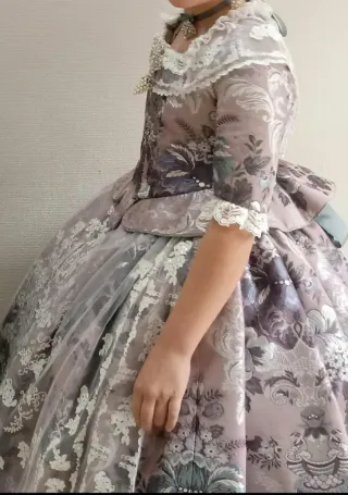 Traje de Fallera Morado y Blanco