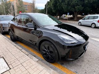 Tesla Model y 2025