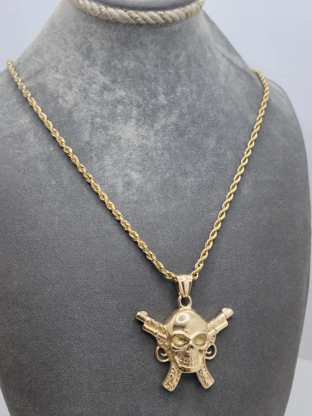 Colgante Calavera Pirata con Pistolas