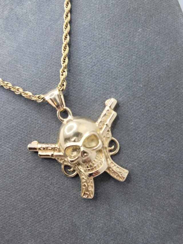 Colgante Calavera Pirata con Pistolas