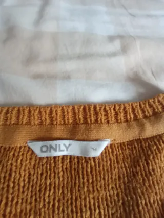 Jersey amarillo dorado