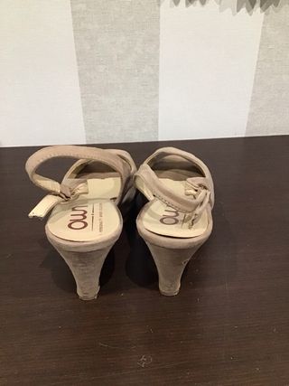 Sandalias beige Own