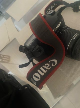 Cámara Canon EOS 18-55mm le falta solo la batería
