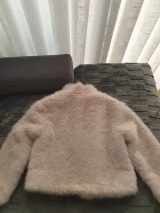 Abrigo corto pelo beige