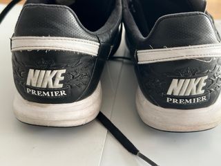 Botas de fútbol Nike negras