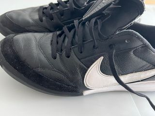 Botas de fútbol Nike negras