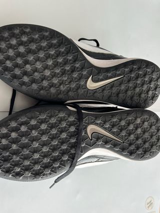 Botas de fútbol Nike negras