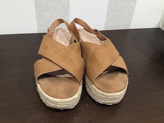 Sandalias esparto cuña marrón