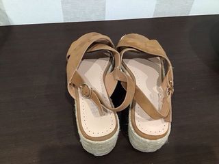 Sandalias esparto cuña marrón