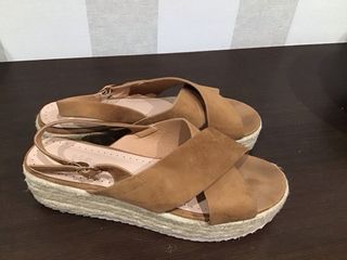 Sandalias esparto cuña marrón