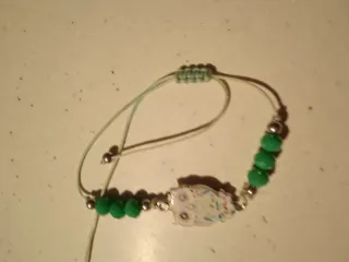 Pulsera buho con cuentas verdes