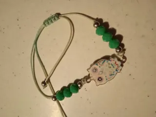 Pulsera buho con cuentas verdes