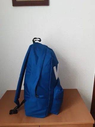 Mochila Vans Azul, no hago envios ni negocio.
