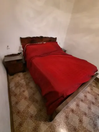 Cama doble con mesitas y armario