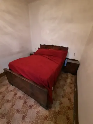 Cama doble con mesitas y armario