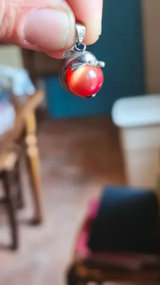 Pendente delfino con pietra arancione