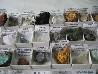 Collezione di 54 Minerali