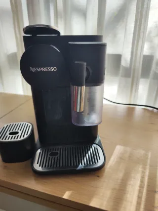 Cafetera DeLonghi Lattissima One